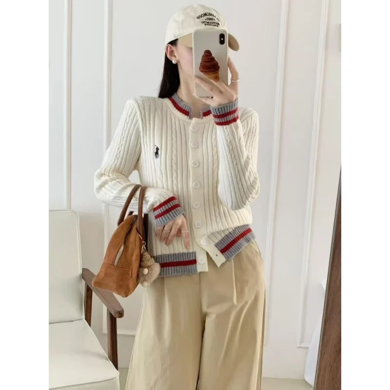 Ao-khoac-cardigan-theu-hinh-ngua-3