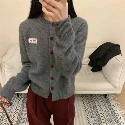 Áo cardigan cổ tròn